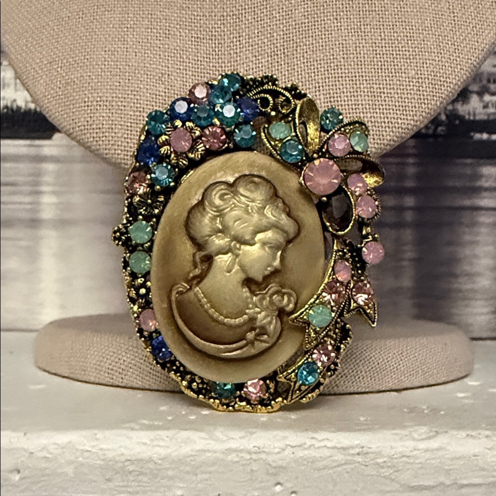 Cameo Brooch Pendant with Multicolor Crystals